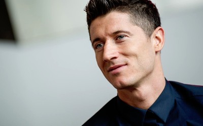 AOA电竞热评-伊萨克头球攻门被扑后补射破门