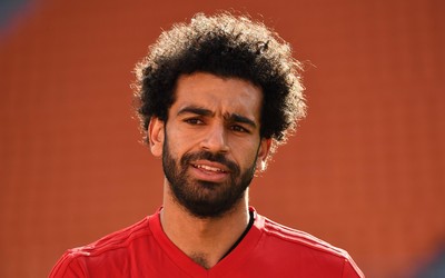 AOA电竞精华-内马尔被换下时接受致敬